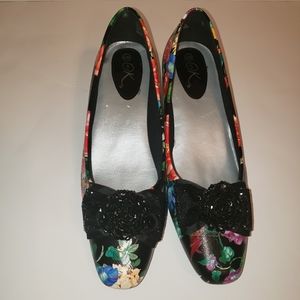 Beautiful floral dress shoes 8.5